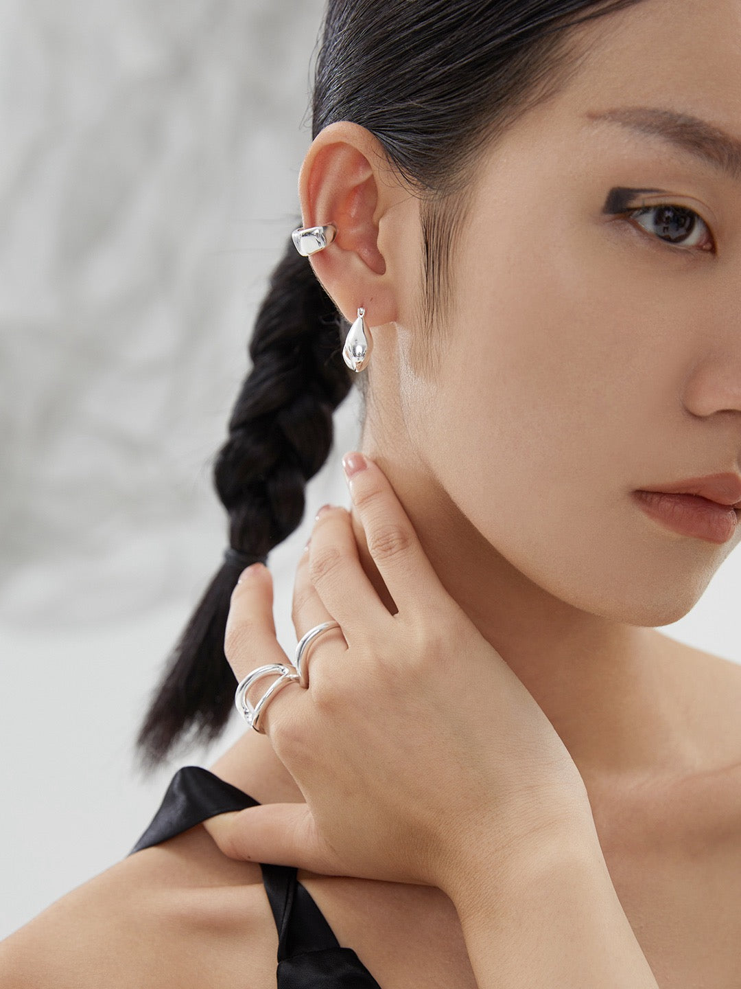 Molten Curve Hoops — S925 Silver Minimalist Earrings